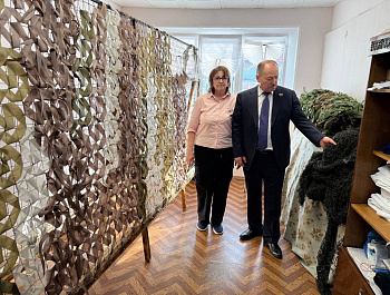 Тульский охранный союз поддержал волонтёров «Помощи фронту» материалами для пошива обмундирования