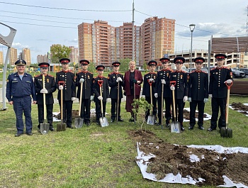 Тульский охранный союз и телеведущая Арина Шарапова заложили Аллею сирени в честь 80-летия Великой Победы